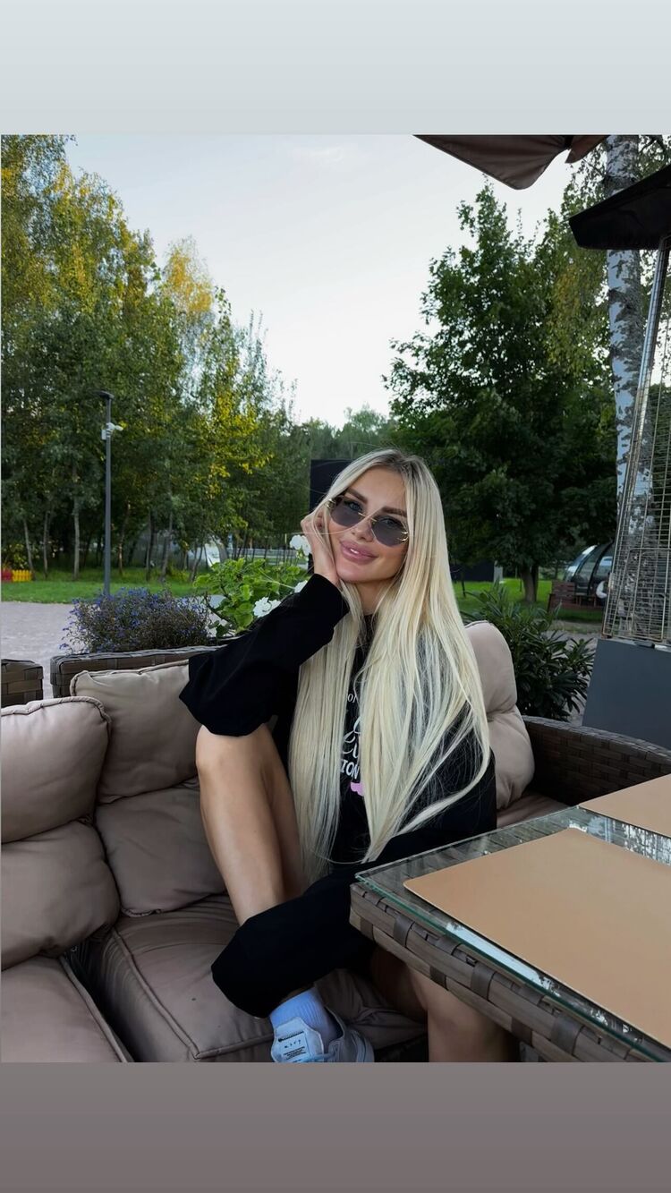  54296890  Cherry, 32 ,    