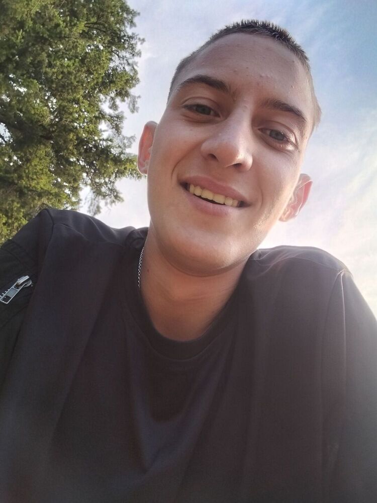  54651570  Mikhail, 18 ,    