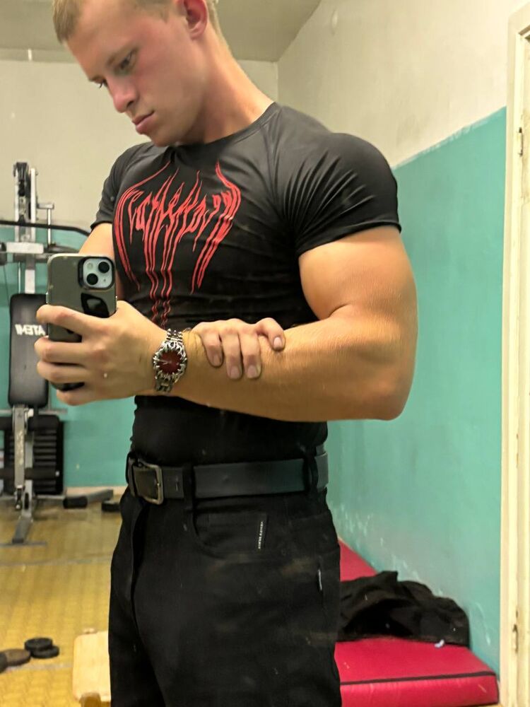  54053500  Daniil, 20 ,    