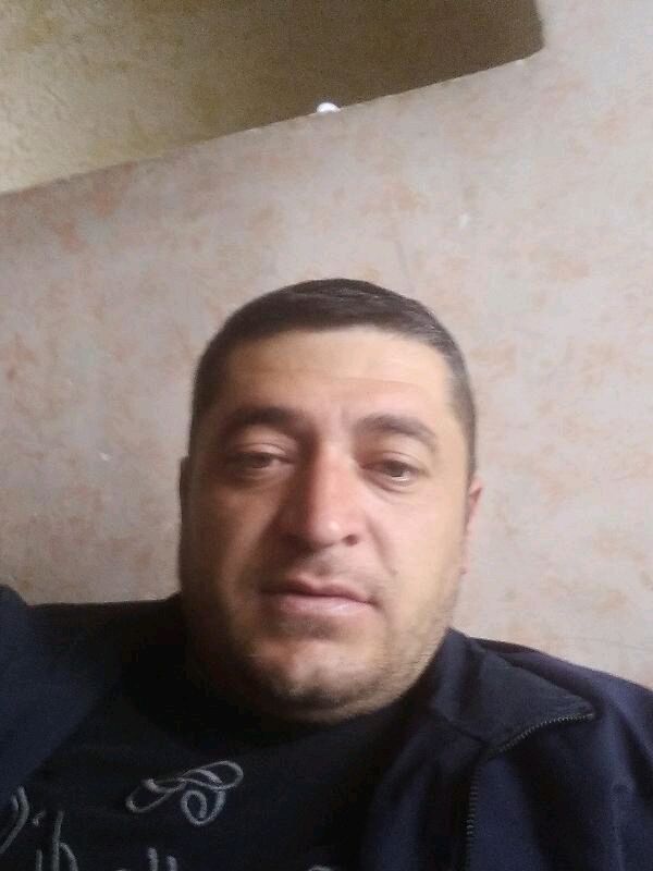  28052220  Artak, 39 ,    