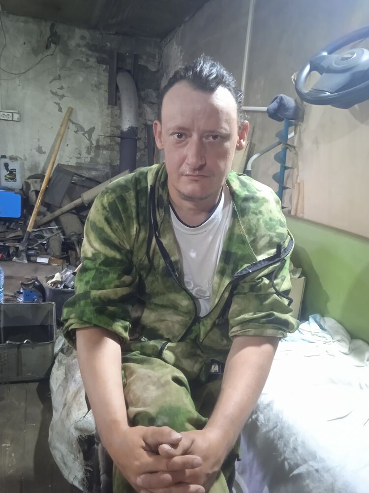  44640730  Mikhail, 37 ,    