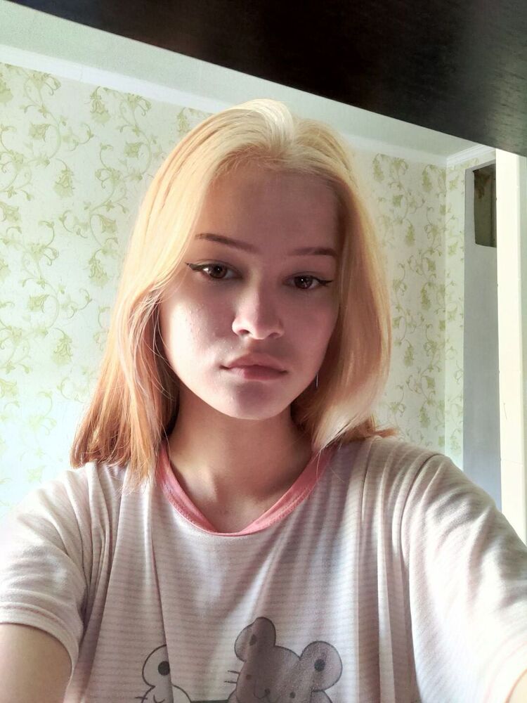  ,   Aliya, 20 ,   ,   