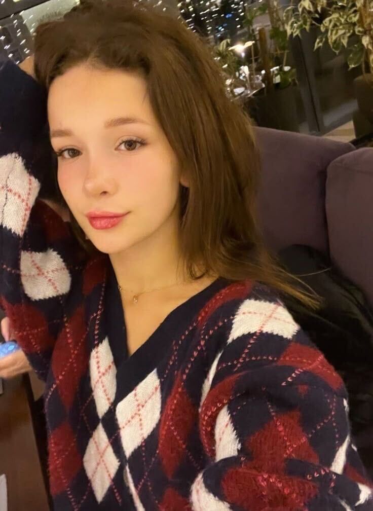  53801770  Valeria, 24 ,    
