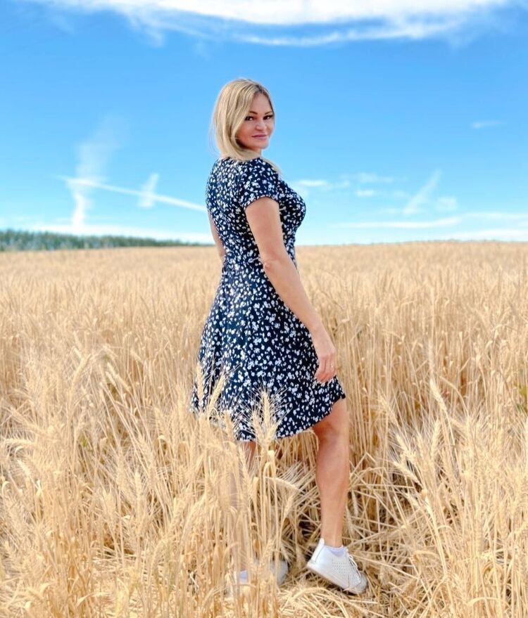  ,   Dina, 38 ,   ,   