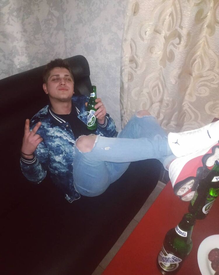  24029910  Tvoizombik, 30 ,    