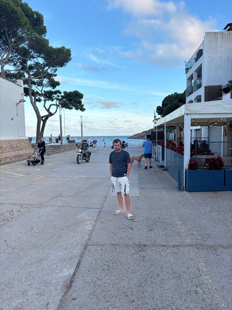  Girona,   , 33 ,   ,   , c 