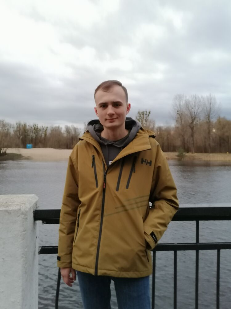  33600990  Andrei, 24 ,    