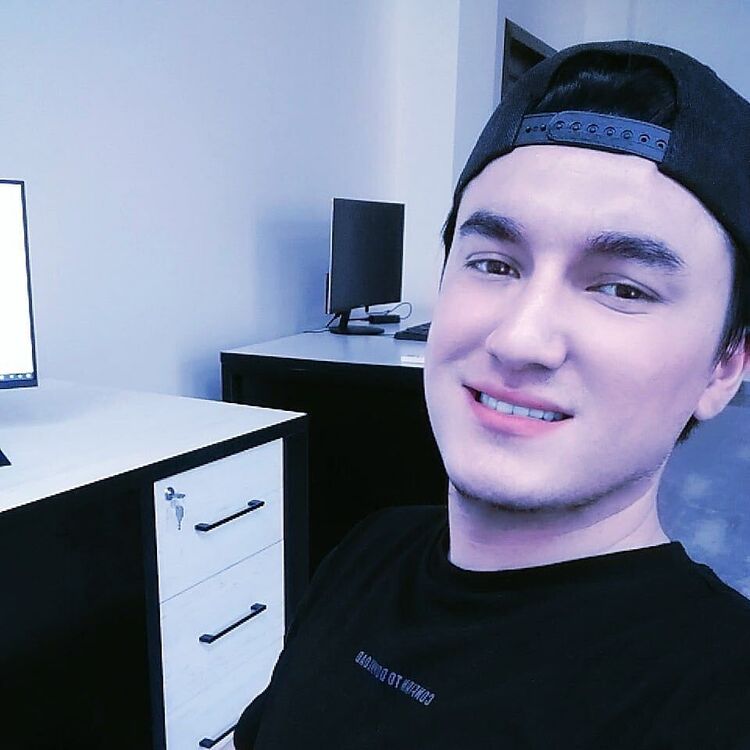  35984070  Uzbek, 25 ,    