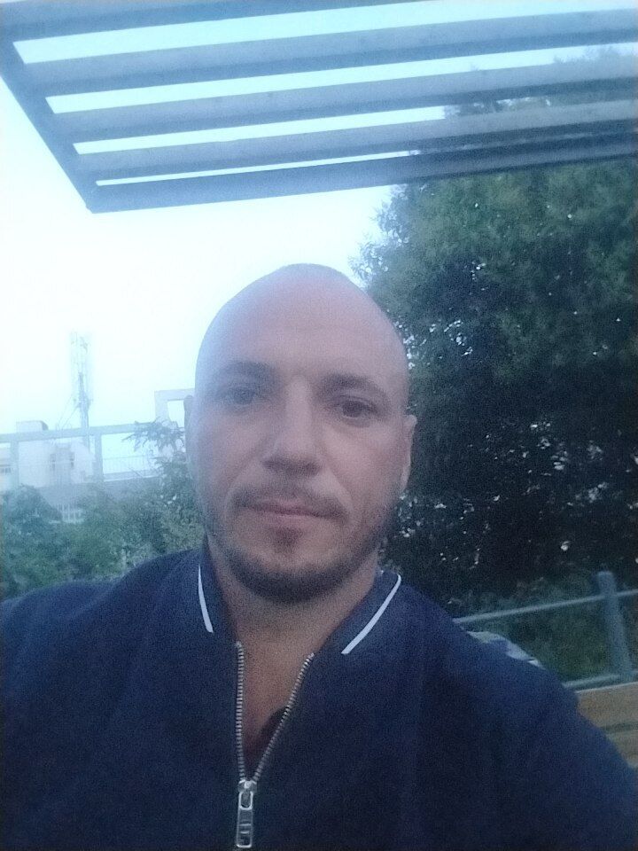  43145390  Alex, 37 ,    