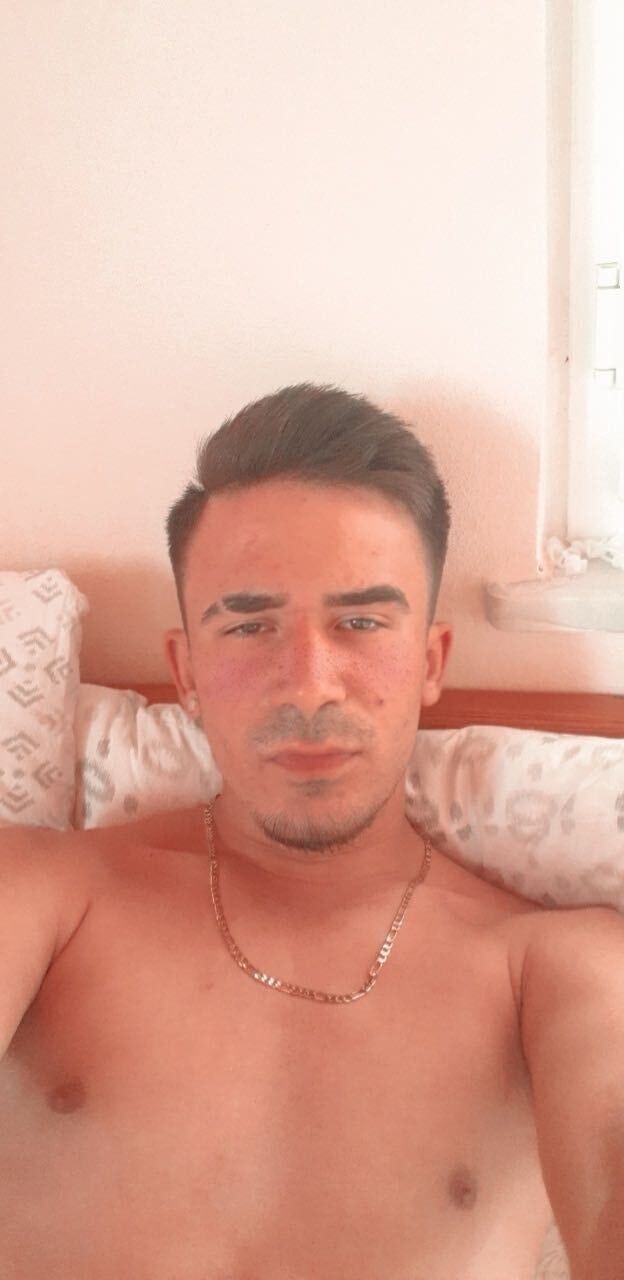  36250300  Melih, 28 ,    