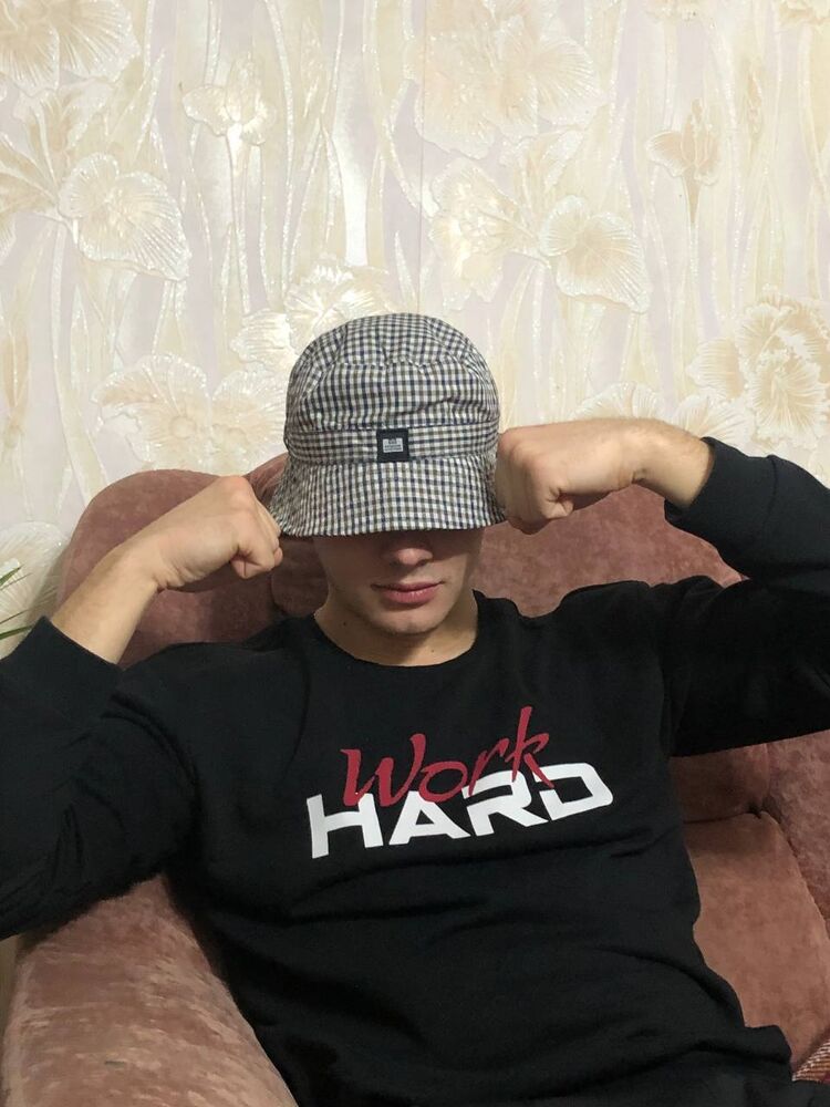  29884950  Frederik, 25 ,    