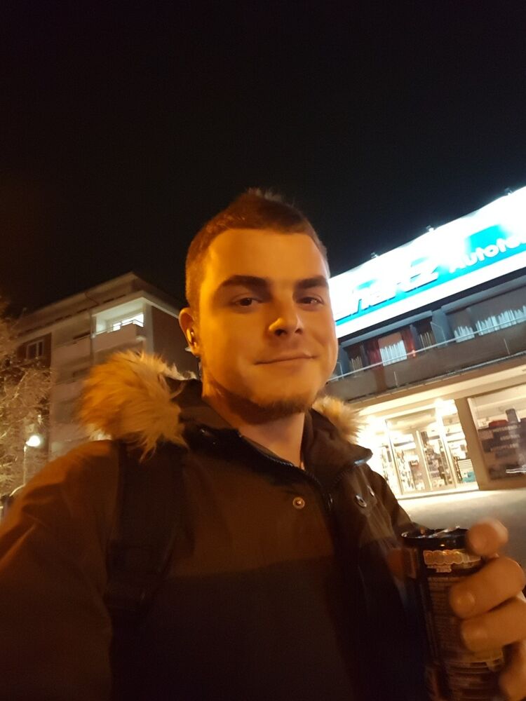  18416820  Alex, 30 ,    