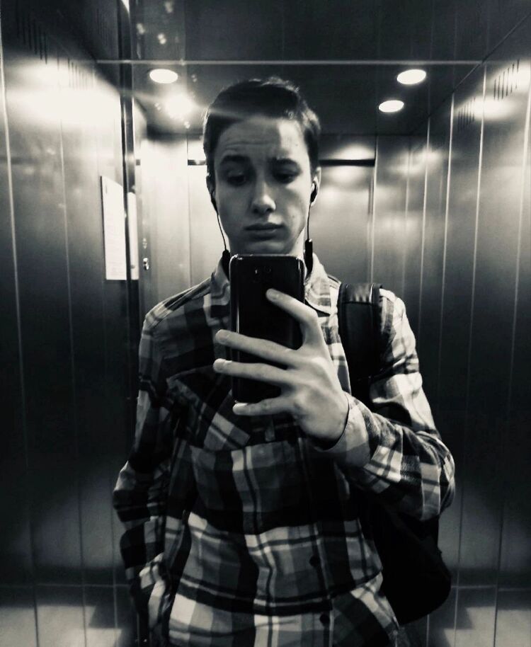  28055230  Alexander, 24 ,    