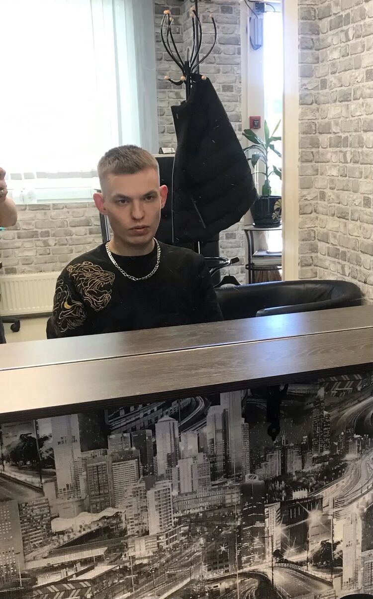  43814700  Maks, 26 ,    