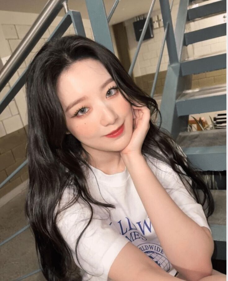  ,   Yeh Shuhua, 25 ,   