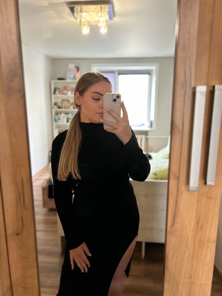  46758980  Veronika, 28 ,     
