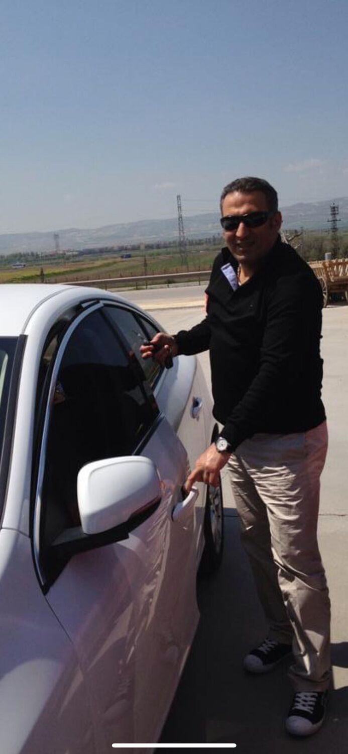 40309970  Hamdi, 52 ,    