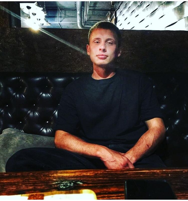  35427240  Viktor, 26 ,    