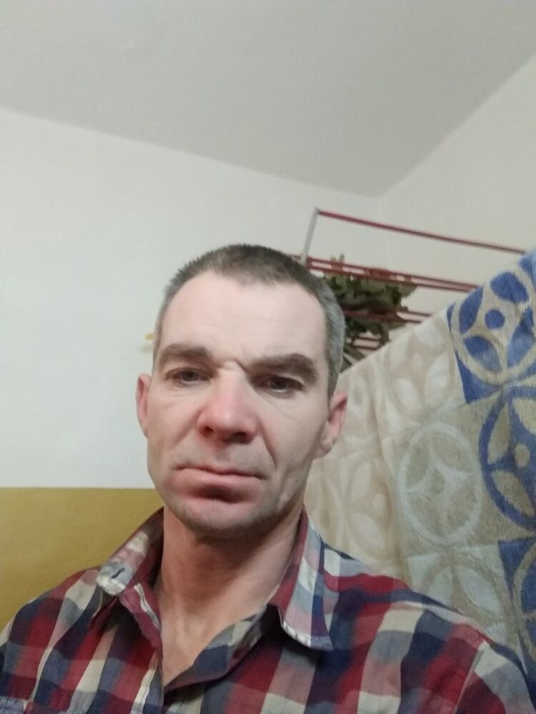  14952970  Robert, 48 ,    