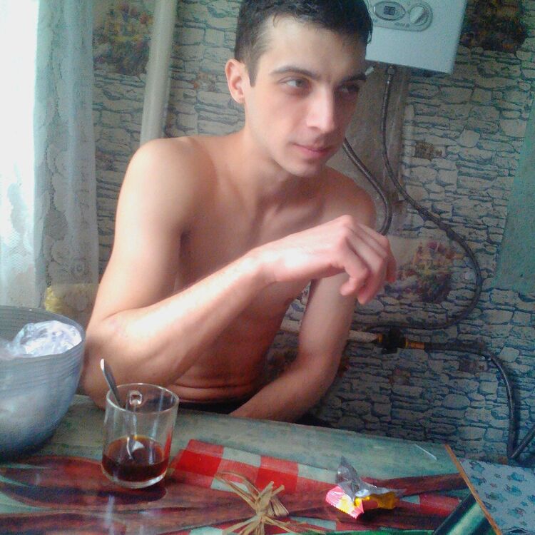  44717470  Mikhail, 35 ,    