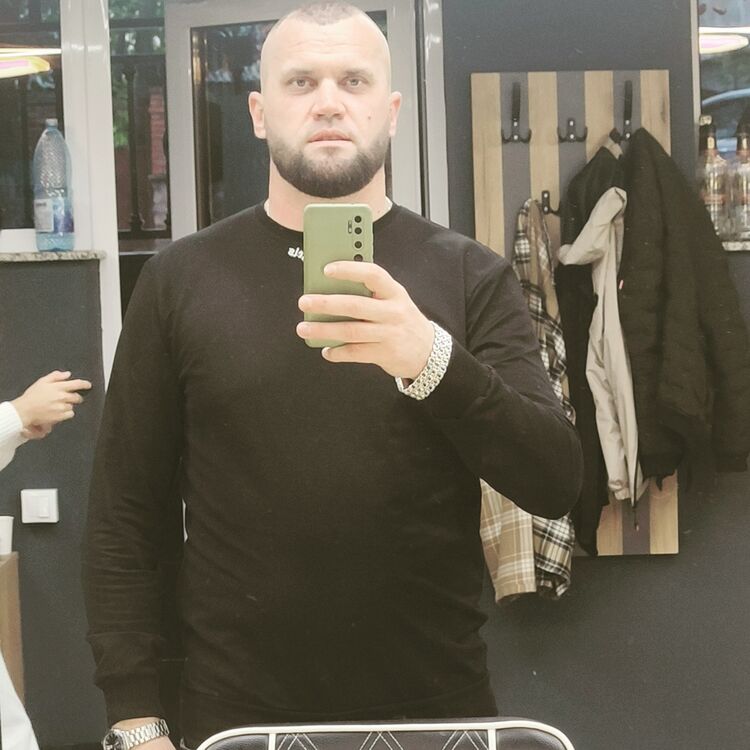  33869600  Vitalii, 35 ,    