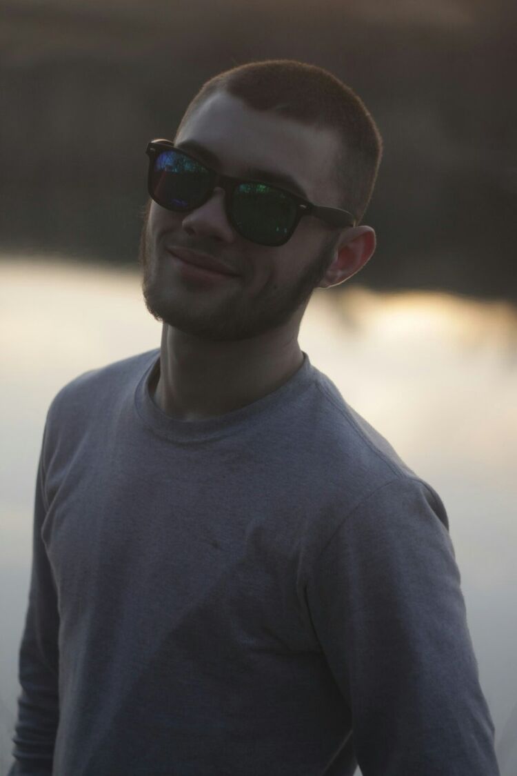  10868860  Denis, 27 ,    