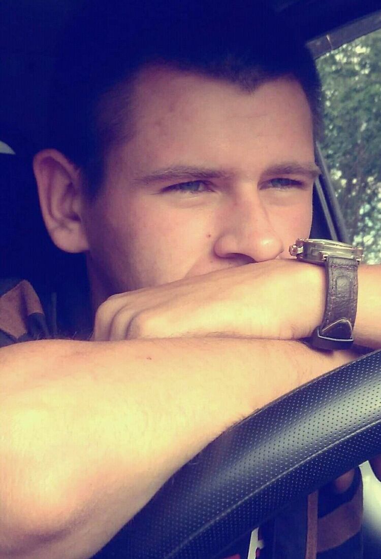  17330310  Artem, 31 ,    