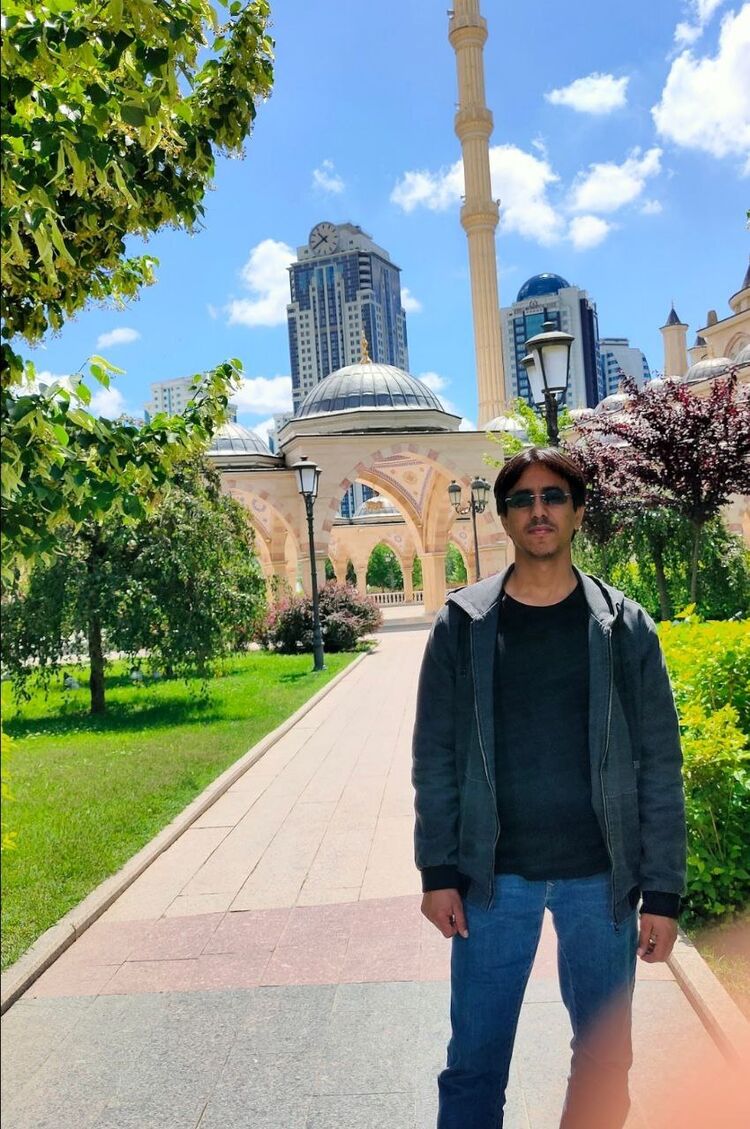  52802670  Adnan, 31 ,    