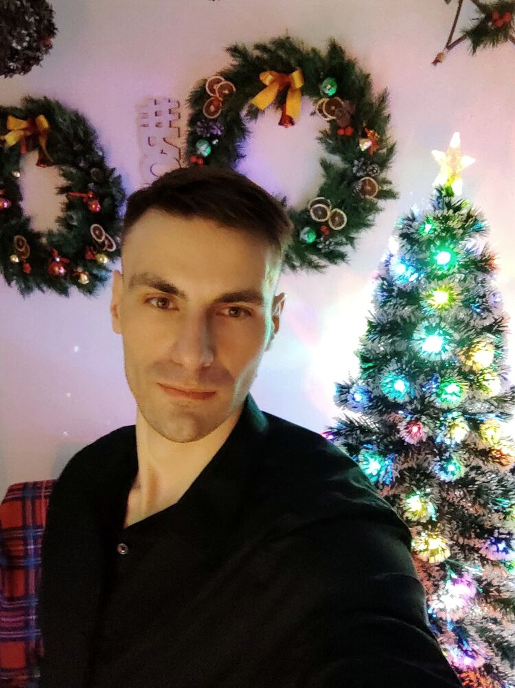  32922250  Viktor, 35 ,    