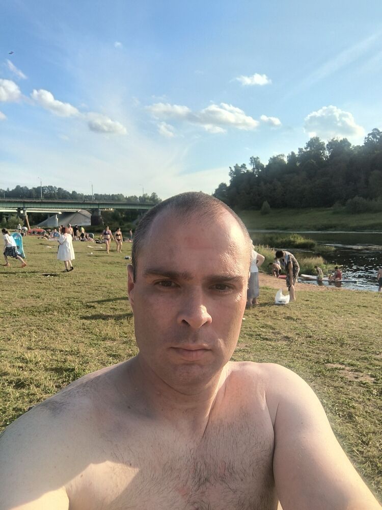  44645540  Vasilii, 39 ,    