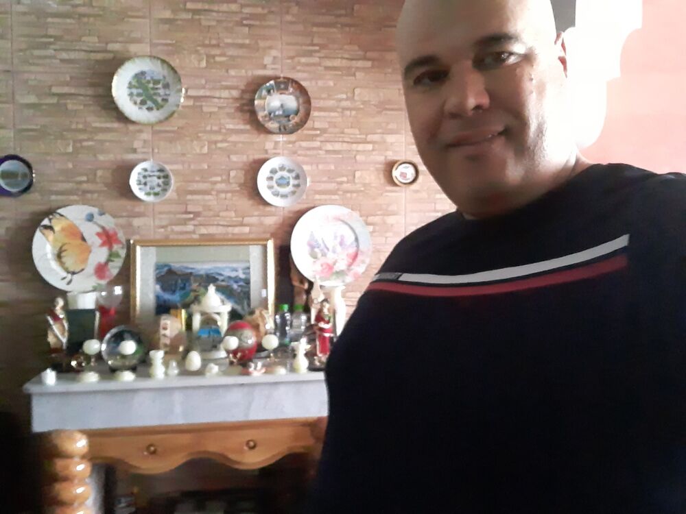  26412060  Karim, 45 ,    
