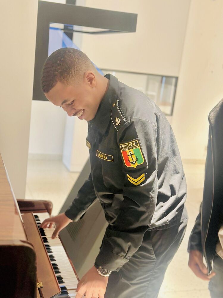  48867500  Diallo, 21 ,    Southwark