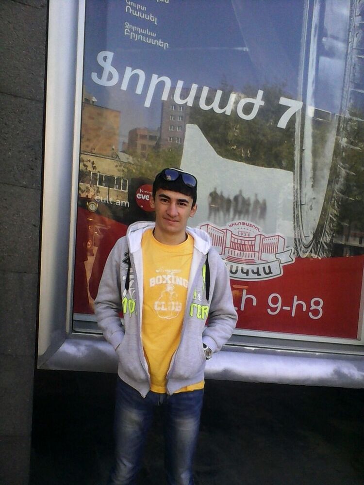  6127860  Levon, 28 ,    