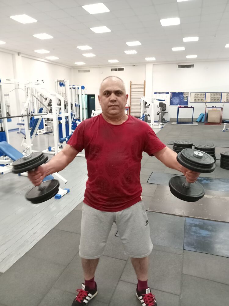  42234740  Vartan, 48 ,    