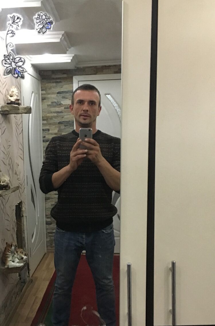 ,   Denis, 37 ,   ,   , c 