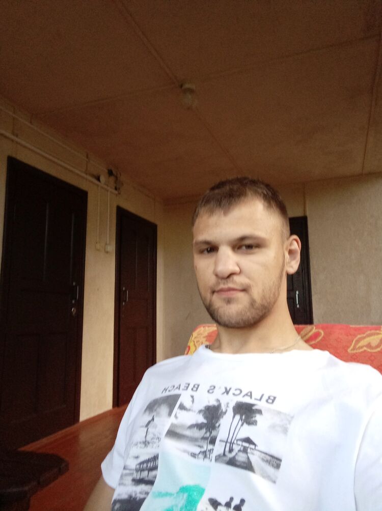  ,   Vlad, 24 ,   