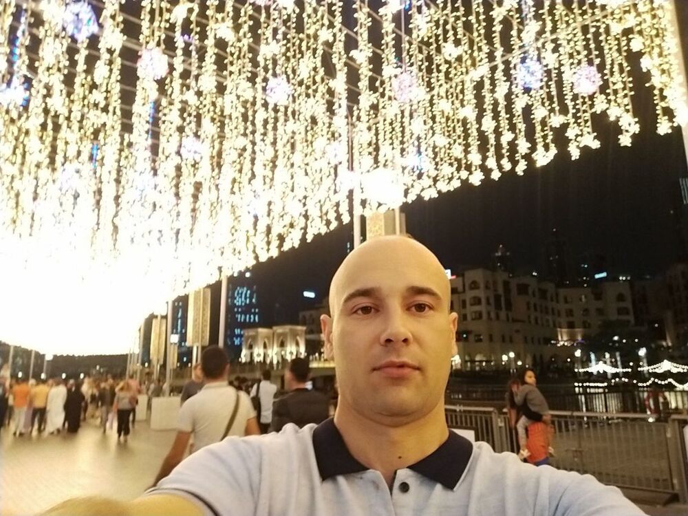  18730940  Denis, 41 ,    