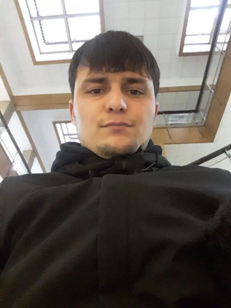  42158950  Abdukodir, 31 ,    