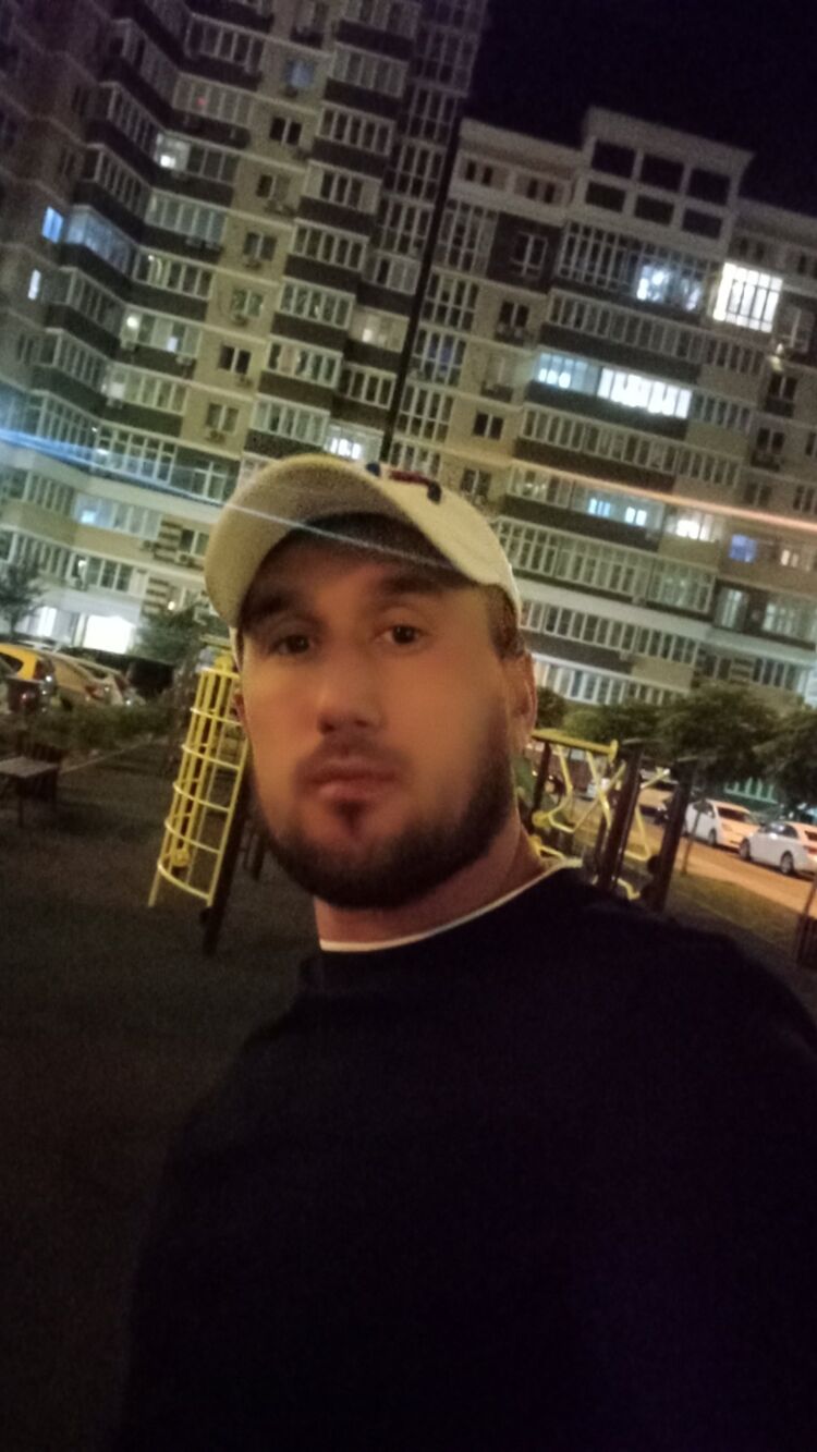  44235980  Azam, 38 ,    Deleted