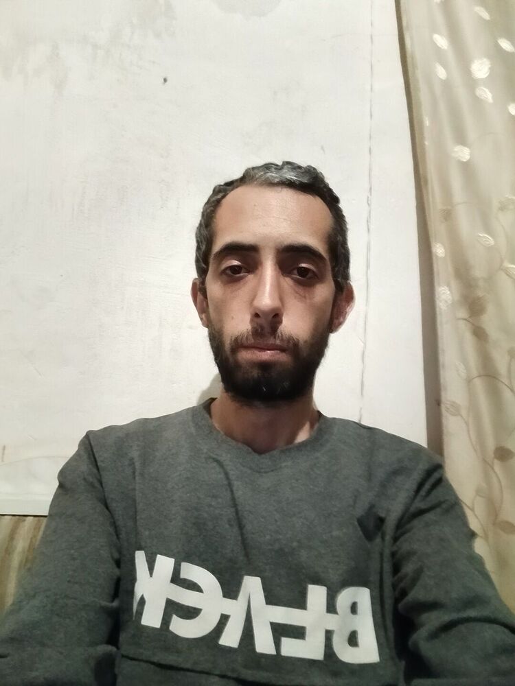  53803930  Hrach, 38 ,    