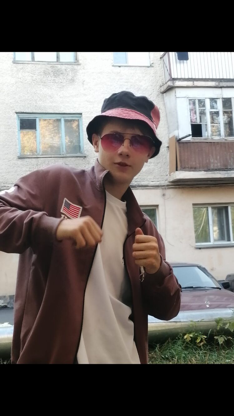  29908800  Denis, 23 ,    
