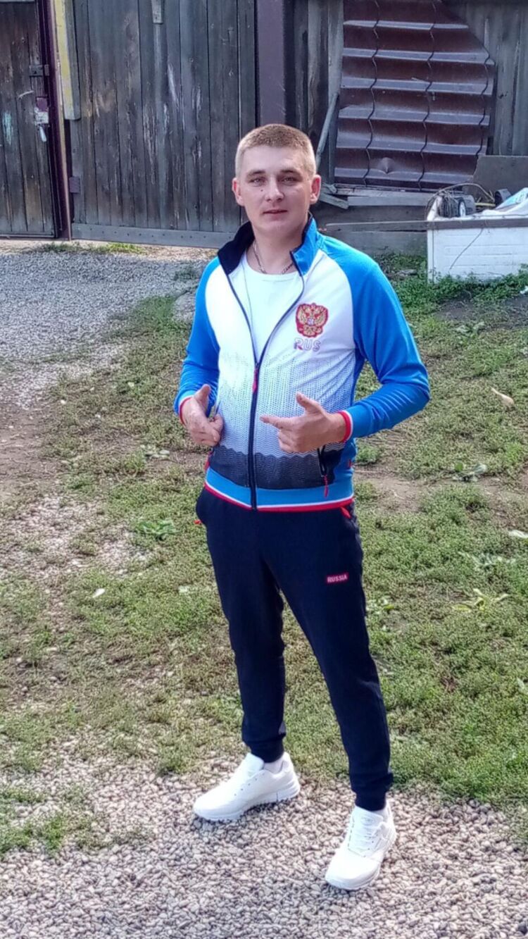  44616000  Sergej, 31 ,    