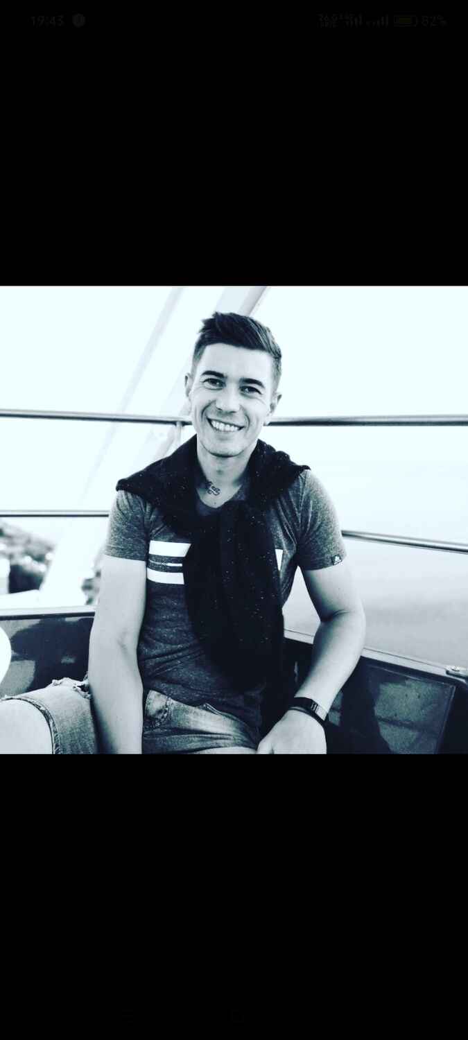 29933230  Yevhen, 35 ,    