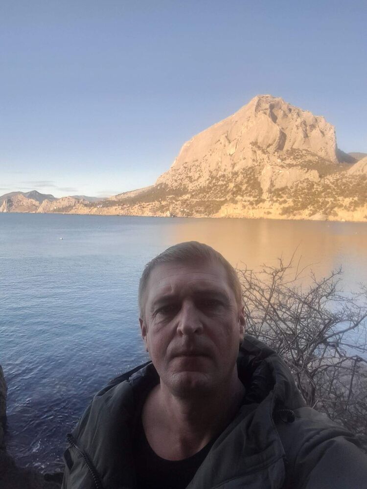  ,   Viktor, 45 ,   c 