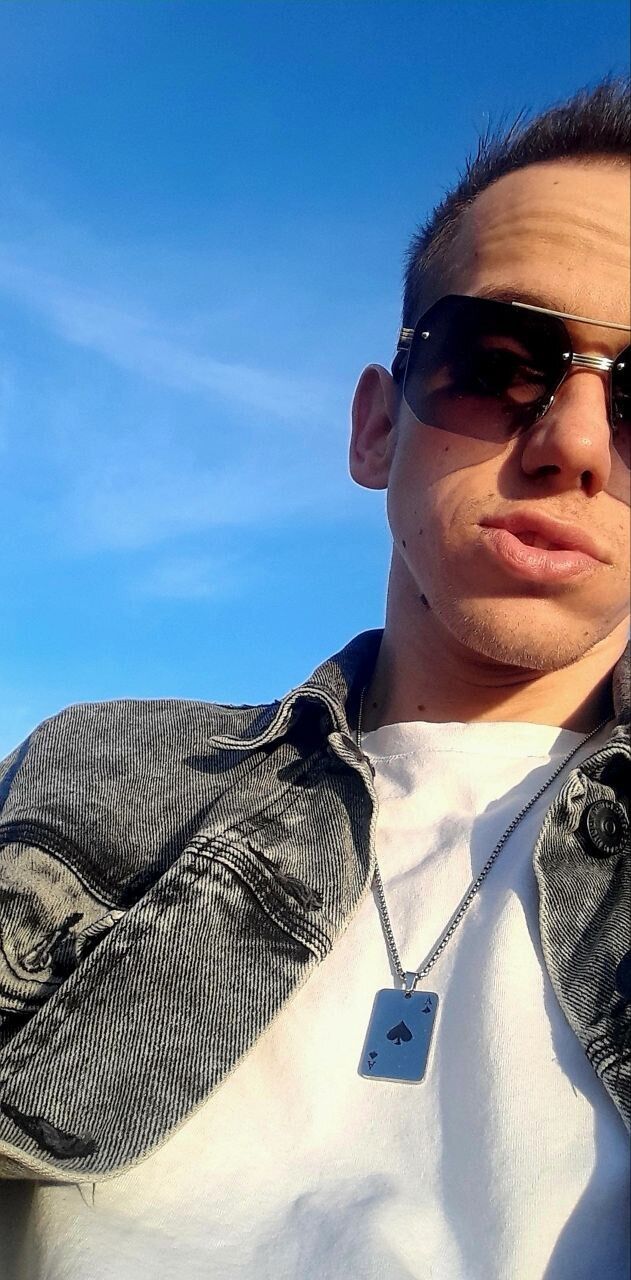  ,   Viktor, 25 ,   ,   , c 