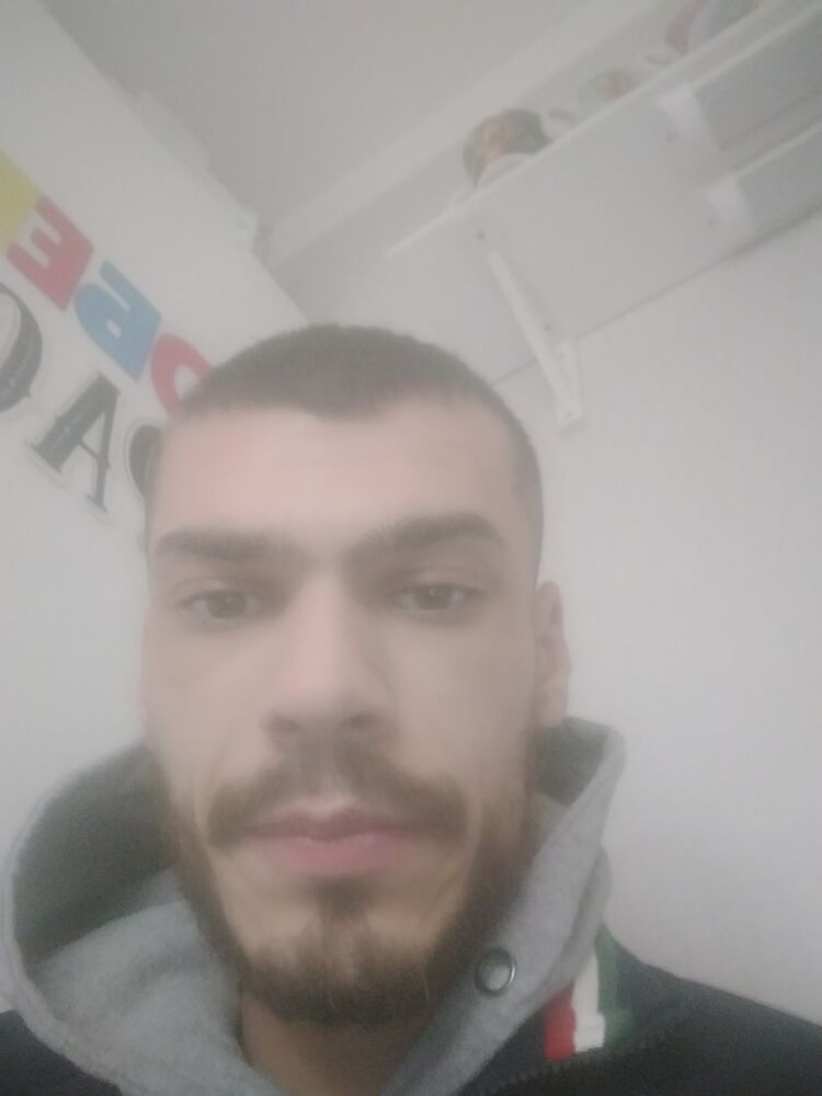  47740330  Robert, 28 ,    