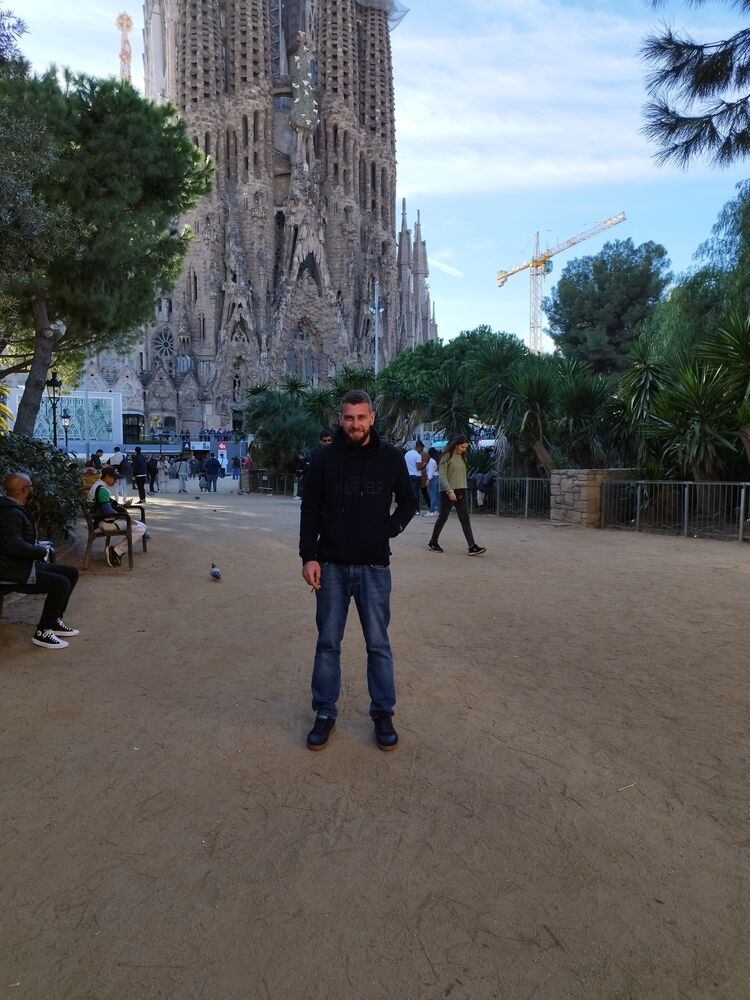  31225460  Artur, 36 ,    Barcelona