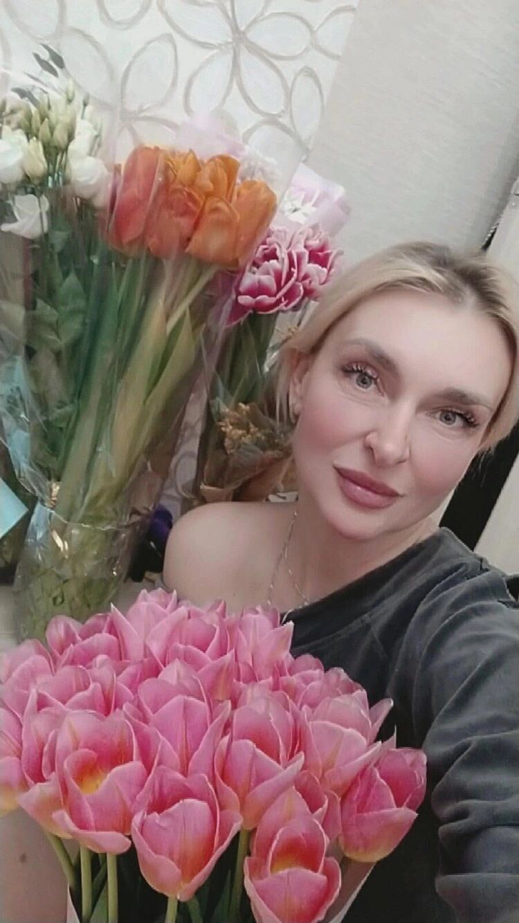  45188600  Olga, 48 ,    