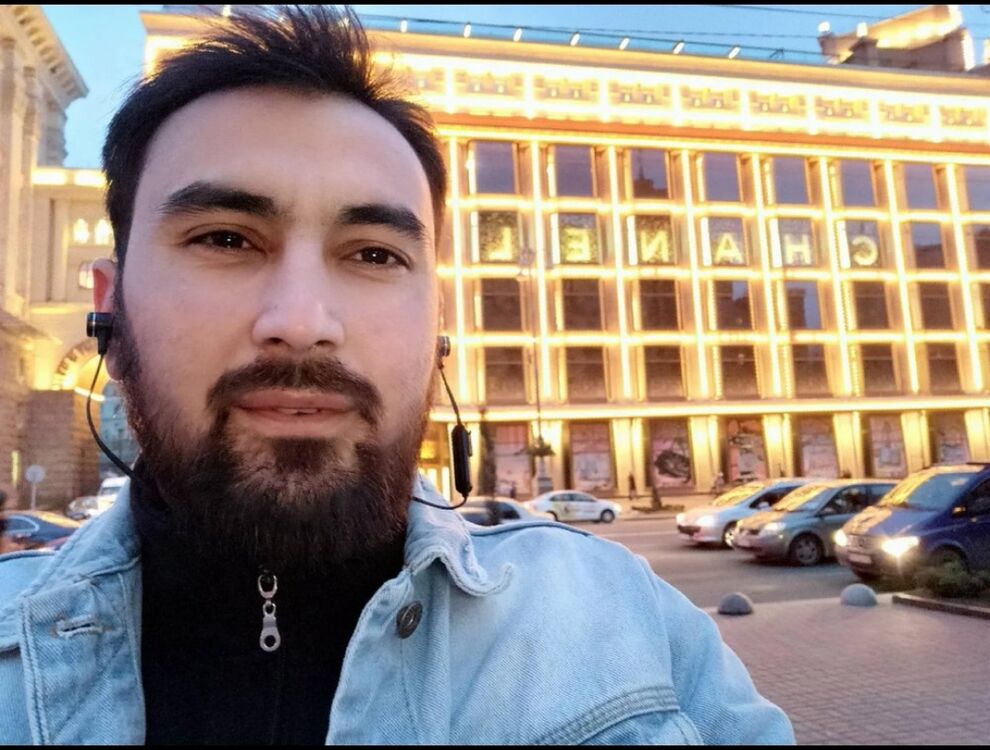  54745140  Mansur, 31 ,    