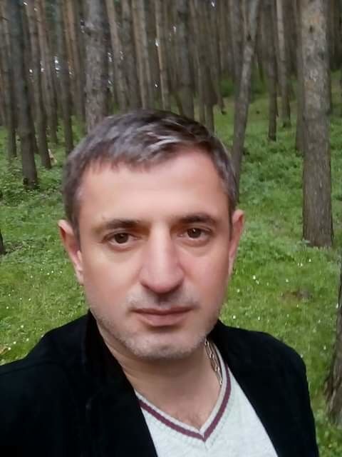  18050790  Zviad, 47 ,    